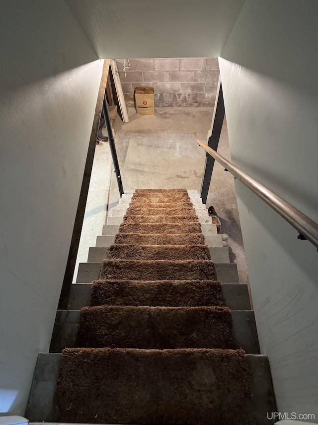 3 Fairway Dr, Marquette, MI 49855 - view of staircase