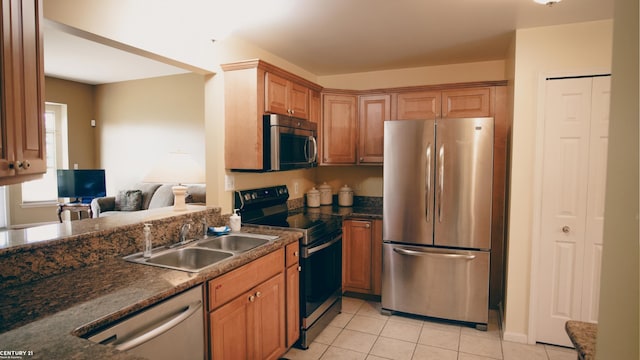 17485 Averhill Blvd, Macomb, MI 48042 - kitchen featuring stainless steel appliances, light tile patterned floors, and dark countertops