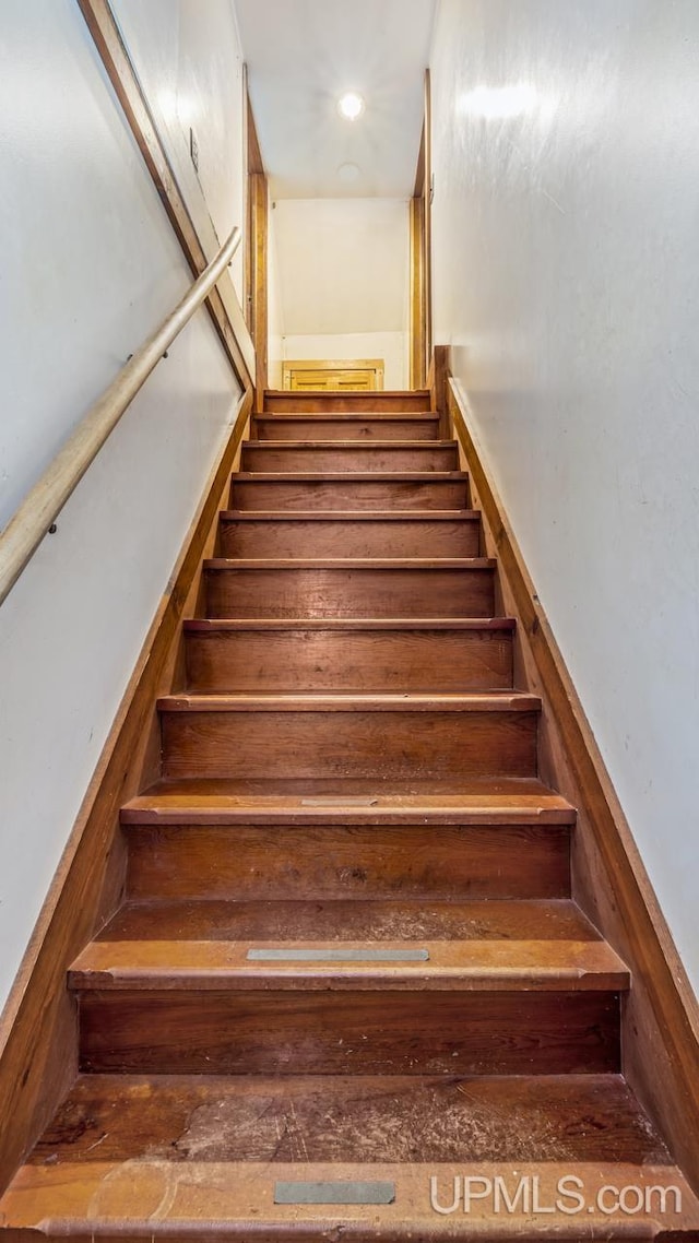 N1953 M67 Hwy, Limestone, MI 49816 - view of staircase