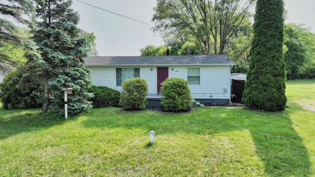 13148 Saginaw Rd, Clio, MI 48420 - view of front of home with a front yard