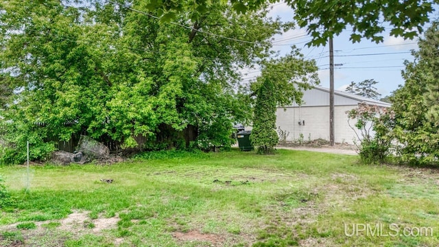 939 N 20th St, Escanaba, MI 49829 - view of yard