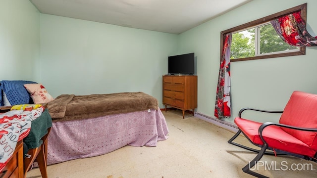 939 N 20th St, Escanaba, MI 49829 - bedroom featuring baseboards