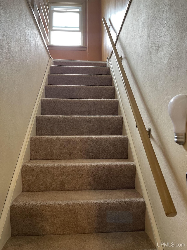 301 N 7th Ave, Hurley, WI 54534 - view of staircase