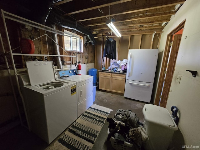 49962 Rosenlund Rd, Hancock, MI 49930 - laundry area featuring washing machine and dryer