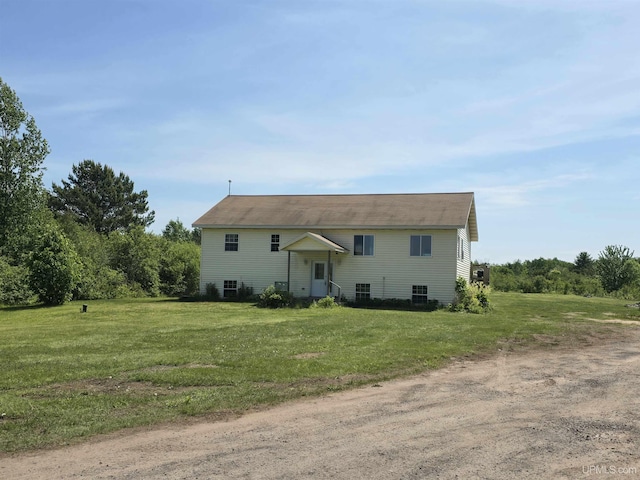 49962 Rosenlund Rd, Hancock, MI 49930 - view of front of house with a front lawn