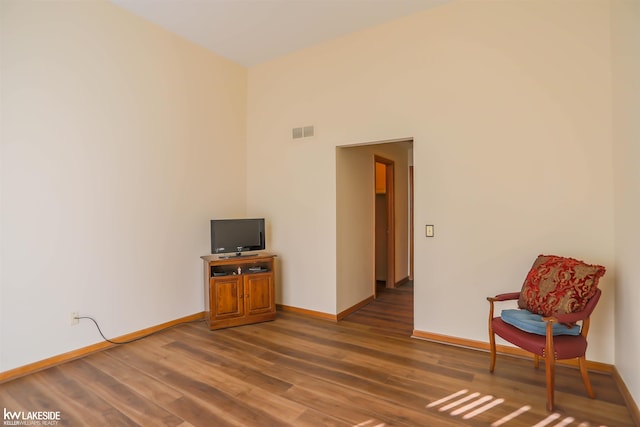 54826 Cambridge Dr, Shelby, MI 48315 - living area with baseboards and wood finished floors