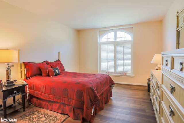 54826 Cambridge Dr, Shelby, MI 48315 - bedroom with wood finished floors and baseboards