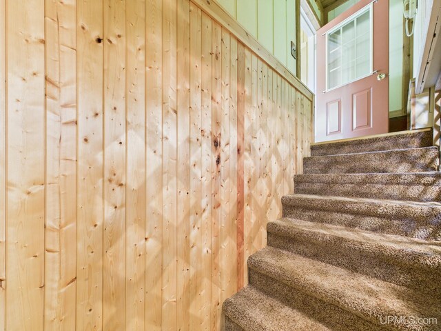 10031 N Ross Lake Rd, Shingleton, MI 49884 - view of stairs