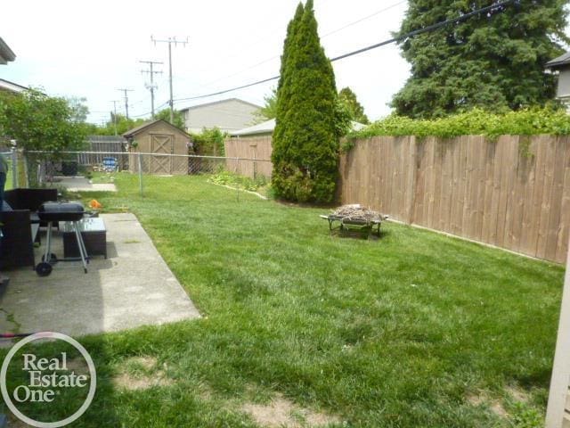 20127 14 Mile Rd, Clinton Township, MI 48035 - fenced backyard with a shed and a patio