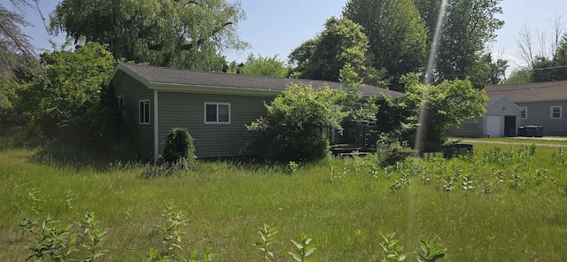 2920 Lauria Rd, Kawkawlin, MI 48706 - view of side of home