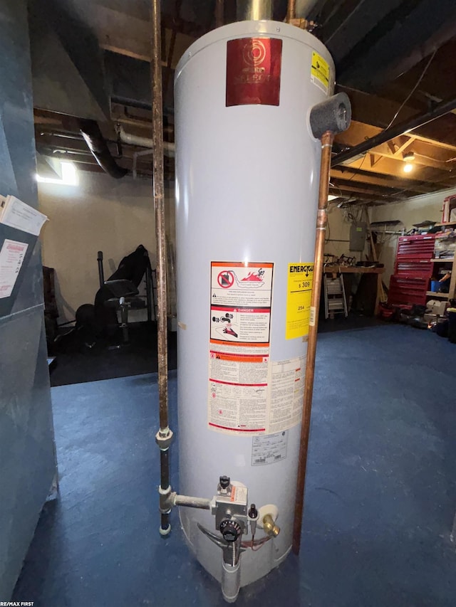 51767 Huntley Ave, New Baltimore, MI 48047 - utility room featuring water heater