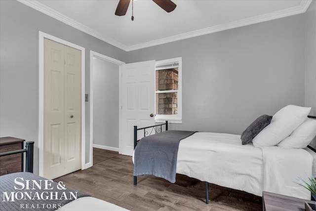 2727 Horseshoe Lake Rd, West Branch, MI 48661 - bedroom with wood finished floors, crown molding, and ceiling fan