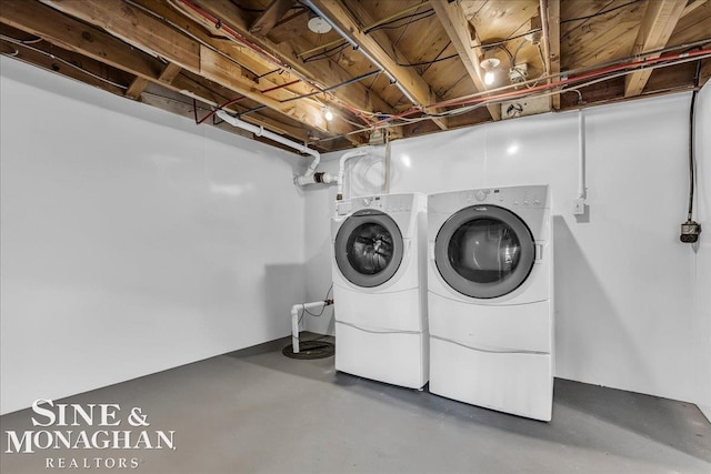2727 Horseshoe Lake Rd, West Branch, MI 48661 - laundry area featuring washing machine and clothes dryer