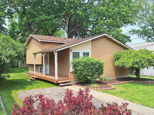 4130 Elmhurst Rd, Waterford, MI 48328 - view of front facade with a front lawn, a deck, and roof with shingles