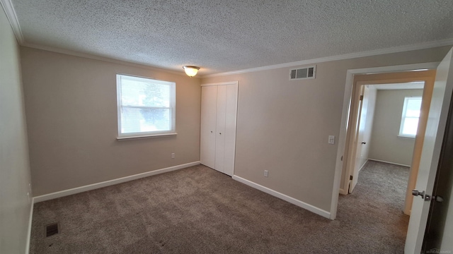 4130 Elmhurst Rd, Waterford, MI 48328 - unfurnished bedroom featuring a textured ceiling, carpet, ornamental molding, and a closet
