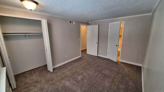 4130 Elmhurst Rd, Waterford, MI 48328 - unfurnished bedroom featuring a textured ceiling, carpet floors, a closet, crown molding, and connected bathroom