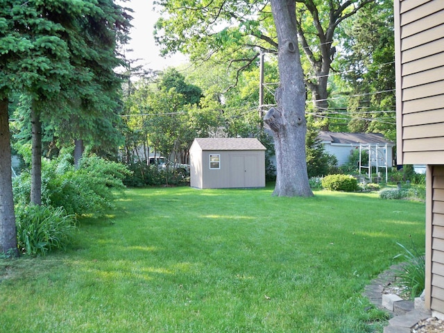 4130 Elmhurst Rd, Waterford, MI 48328 - view of green lawn featuring a shed
