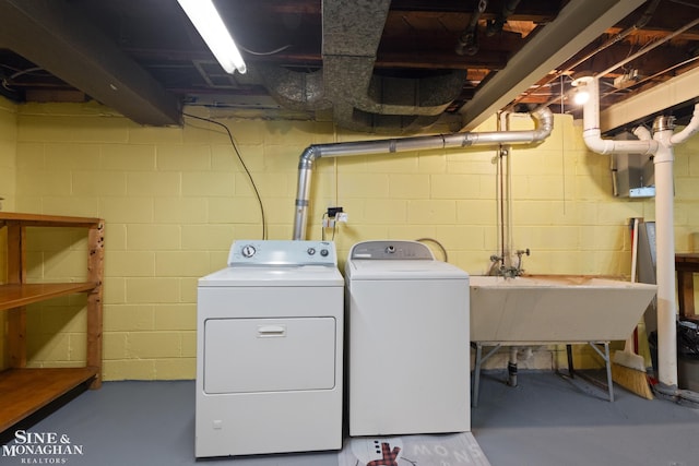 1284 Brys Dr, Grosse Pointe Woods, MI 48236 - laundry area featuring separate washer and dryer