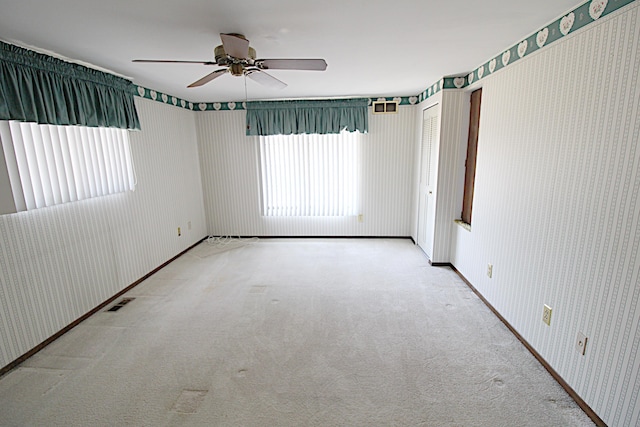 48501 E Ranch Dr, Chesterfield Twp, MI 48051 - spare room featuring a ceiling fan, carpet, and wallpapered walls