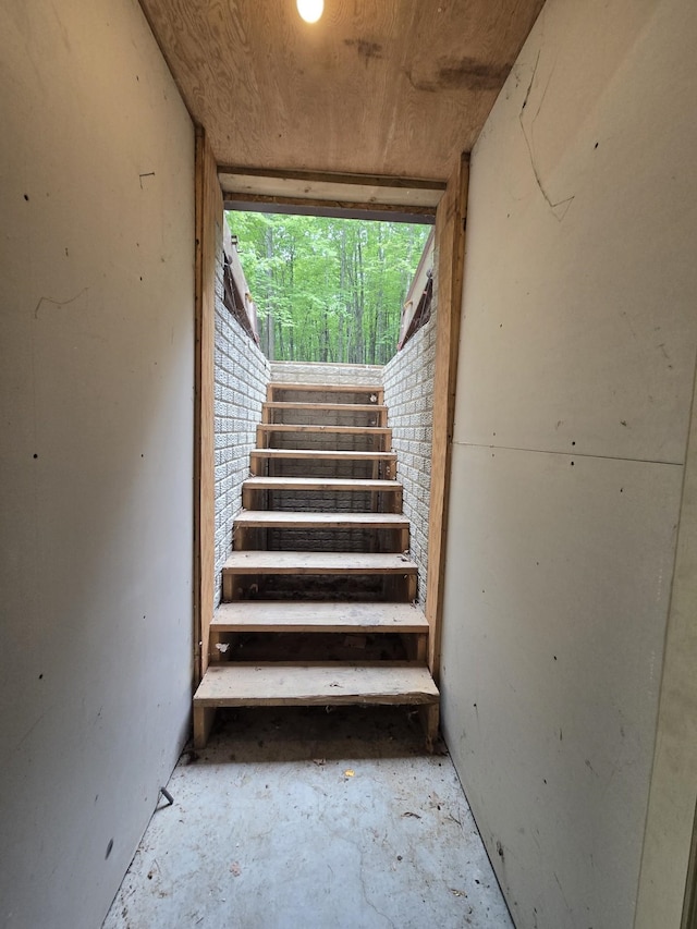 10505 N Athey Ave, Harrison, MI 48625 - view of stairs