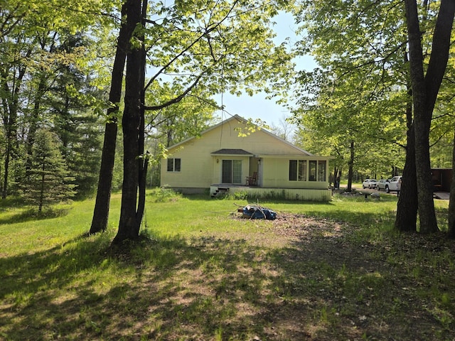 10505 N Athey Ave, Harrison, MI 48625 - bungalow with a front lawn