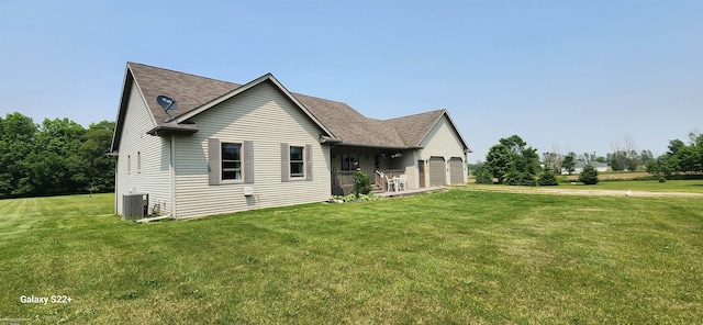 2793 Carina Dr, North Branch, MI 48461 - view of front of home featuring a front lawn and roof with shingles