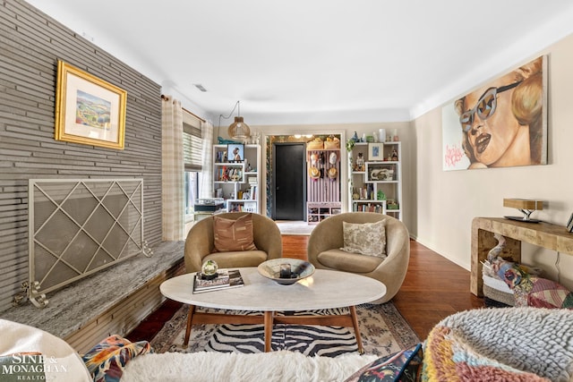 1389 Bedford Rd, Grosse Pointe Park, MI 48230 - living room featuring wood finished floors and baseboards