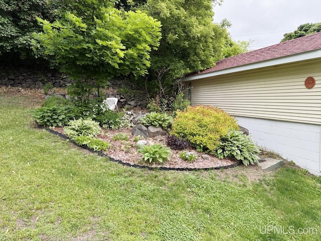 401 White St, Hancock, MI 49930 - view of grassy yard