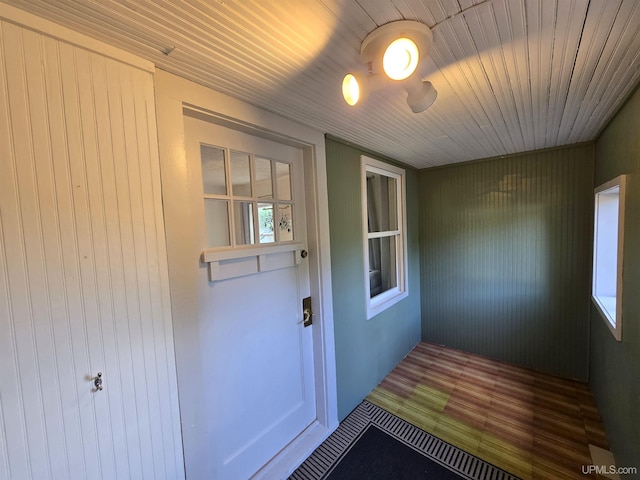 816 W Bluff St, Marquette, MI 49855 - view of exterior entry