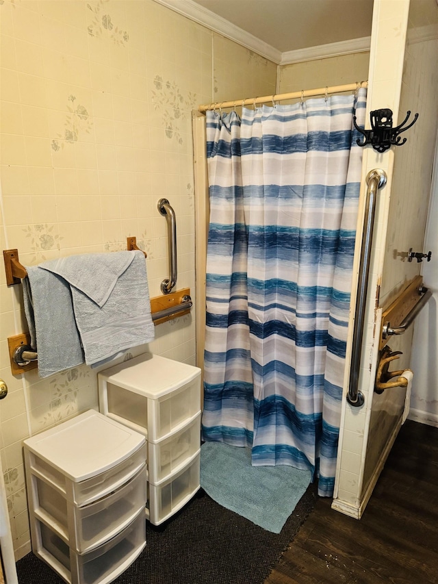 4110 Oak Ridge Dr, Harrison, MI 48625 - full bath with wood finished floors, ornamental molding, and curtained shower