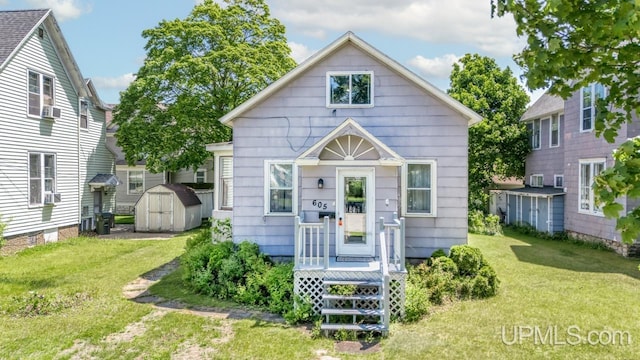 605 S 9th St, Escanaba, MI 49829 - view of front of property featuring a storage unit and a front yard