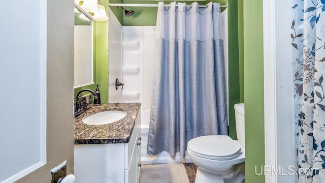 605 S 9th St, Escanaba, MI 49829 - full bath with vanity and shower / bath combo