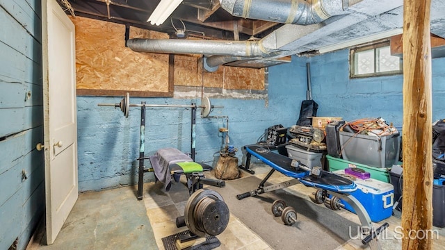 605 S 9th St, Escanaba, MI 49829 - view of below grade area