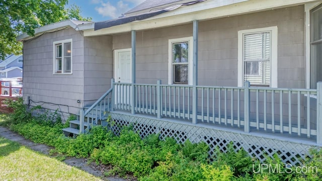 605 S 9th St, Escanaba, MI 49829 - view of front of home