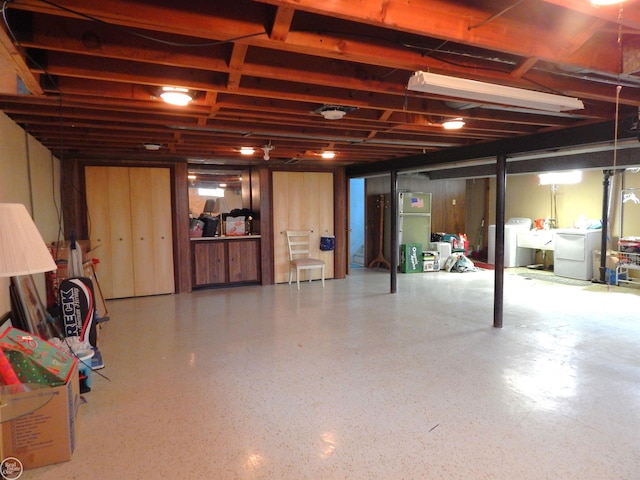 8508 Darlene St, Warren, MI 48093 - finished below grade area featuring washing machine and clothes dryer and freestanding refrigerator