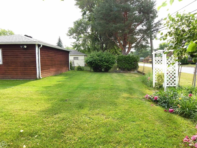 8508 Darlene St, Warren, MI 48093 - view of fenced backyard