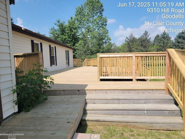 9310 Hill Rd, Wales, MI 48027 - view of wooden terrace