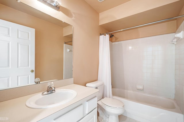 14060 Wayford Run, Shelby Twp, MI 48315 - full bath with shower / bath combination with curtain and vanity