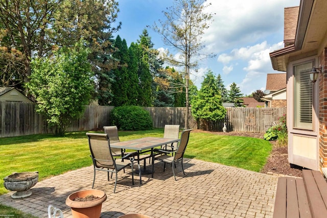 3667 Alderdale Dr, Sterling Heights, MI 48310 - fenced backyard with a patio and outdoor dining area