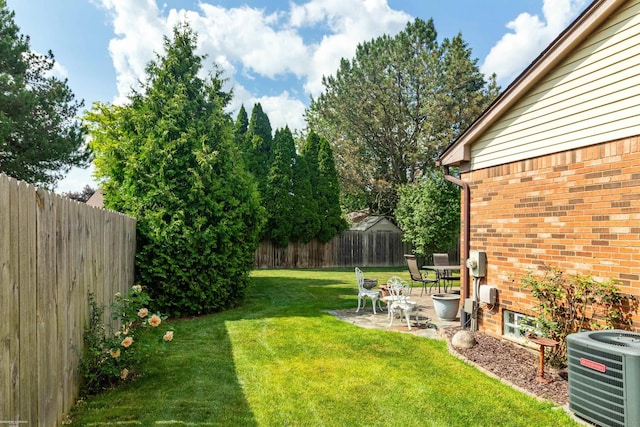 3667 Alderdale Dr, Sterling Heights, MI 48310 - fenced backyard featuring a patio area