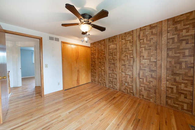 19300 Briarwood St, Clinton Township, MI 48036 - unfurnished bedroom featuring light wood-style flooring, a ceiling fan, and a closet