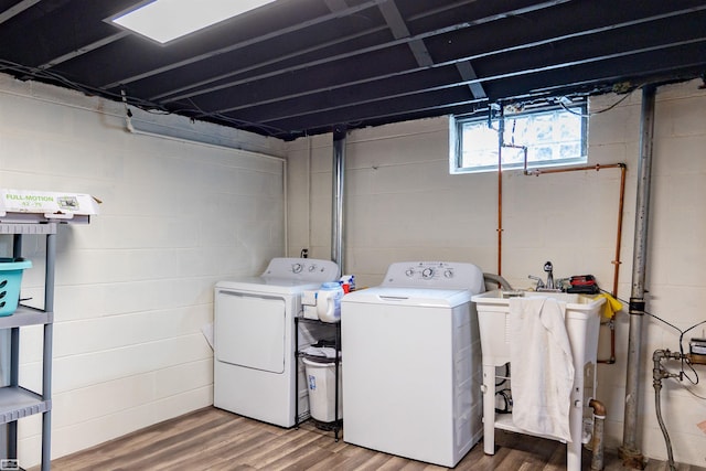 1006 W 12 Mile Rd, Royal Oak, MI 48073 - laundry area featuring separate washer and dryer and wood finished floors