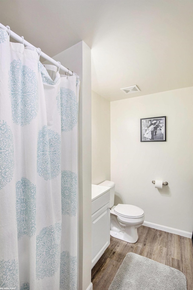 46329 Community Center Dr, Chesterfield Twp, MI 48047 - full bath featuring wood finished floors, vanity, and a shower with curtain