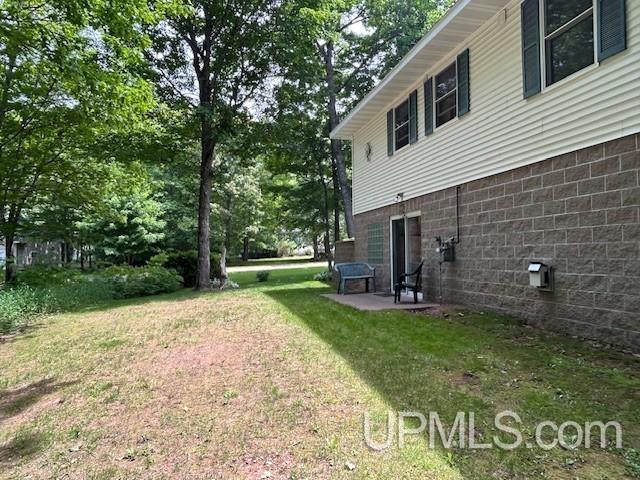 2004 Hunters Ln, Houghton, MI 49931 - view of grassy yard featuring a patio