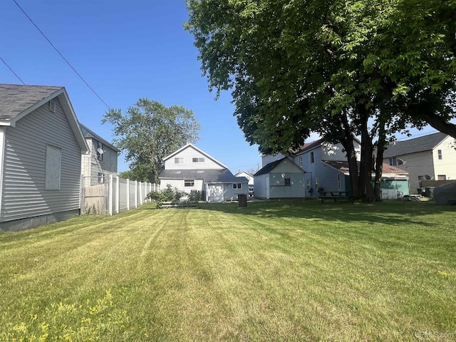 209 N 10th St, Escanaba, MI 49829 - view of yard