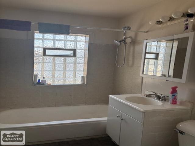 10530 Lakepointe St, Detroit, MI 48224 - full bath with vanity, plenty of natural light, and bathing tub / shower combination