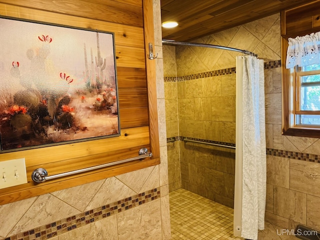 292 Chestnut St, Kingsford, MI 49802 - full bath featuring tiled shower