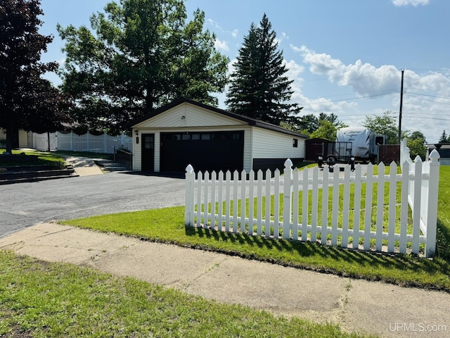 292 Chestnut St, Kingsford, MI 49802 - view of front facade featuring an outbuilding and a detached garage