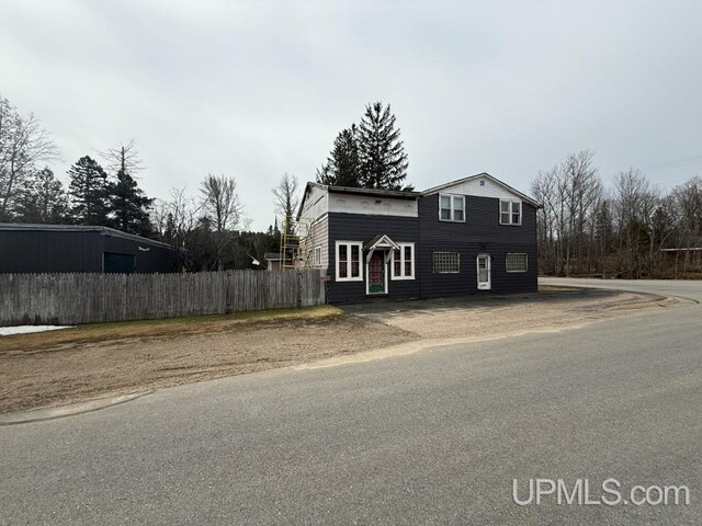 E2903 H44 Rd, Traunik, MI 49891 - view of traditional home