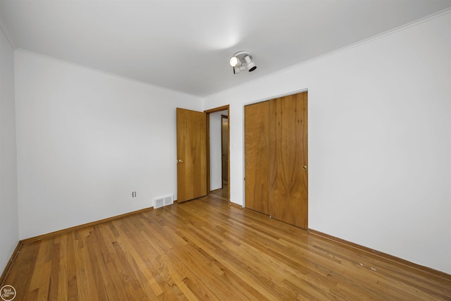 28368 Besmore Dr, Warren, MI 48093 - empty room featuring light wood-type flooring and ornamental molding